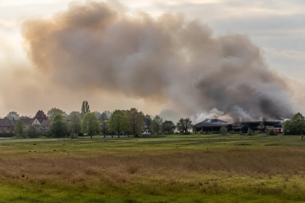 Schuurbrand Zorgt Voor Veel Rookontwikkeling in Ede